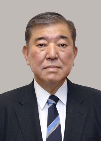 首相、消費税減税以外も議論