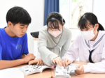 倉吉東高でIBワークショップ 中・高生らが探究授業に触れる