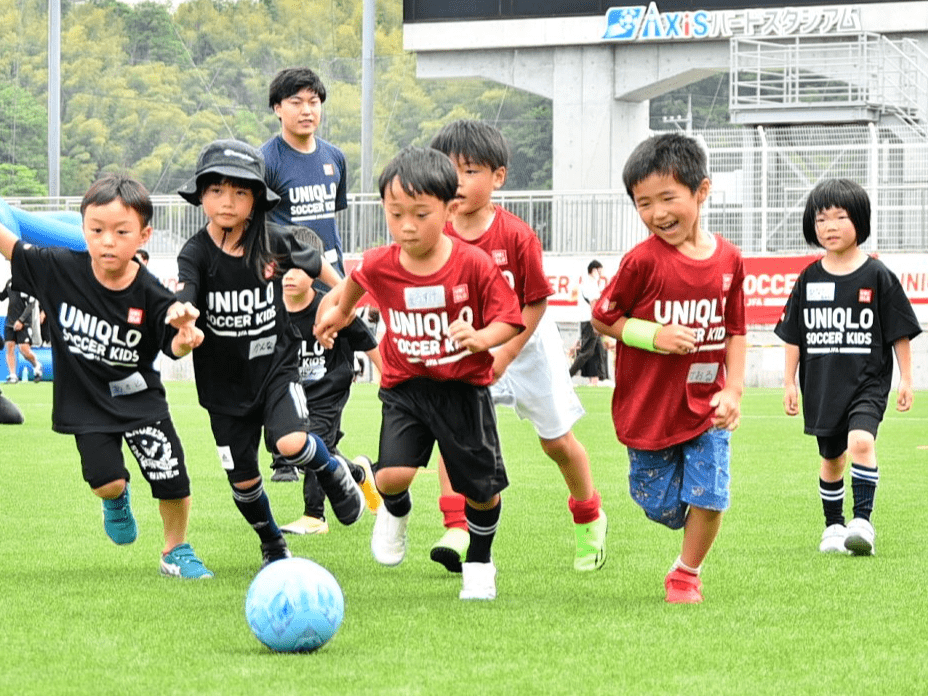 小さき精鋭 ボールに夢中 JFAユニクロサッカーキッズ 県内外から300人参加 | 日本海新聞 NetNihonkai