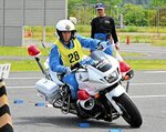 【ウェブ早出し】白バイ隊員精鋭9人が操縦技術競う 鳥取県警が大会、ファン見守る