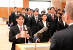 決意と誓いの日 新社会人が一歩 山陰両県金融機関