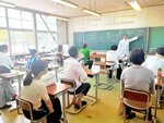 童心に返り〝授業〟を 鹿野の廃校小学校で新プログラム 認知症予防、学校形式で