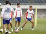 日本代表が練習再開、長友合流