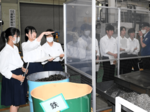 地元就職も選択肢に 八頭高2年生が企業見学会