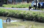 鳥取・福部の川に車転落、1人心肺停止