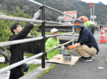 ガードパイプを八頭ブラウンに 国道29号沿線住民ら塗装