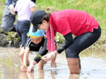 成長を願い田植え体験 鳥取あすなろこども園