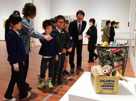 「アートで学び」県美でスタート 琴浦・聖郷小4年生児童じっくり初鑑賞 本年度111校対象に実施