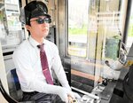 まぶしさ遮断、疲労軽減 智頭急行、保護メガネ導入へ