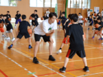 プロ選手とコーチが小学生指導 隼ラボでバスケ教室