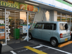 【事故】鳥取のコンビニに車突っ込む ガラス戸など破損、70代女性が運転