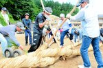 全長80メートル編み上げ きょう湯村温泉まつり 大菖蒲綱引きへ住民ら