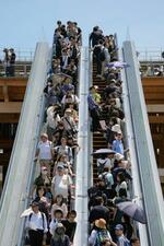 片側空け、万博を機に消滅なるか