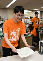 【ウェブ早出し】コナンTシャツで仕事も鋭く 「コナンに会えるまち」北栄町職員がスーパークールビズ開始