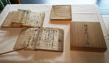 定家自筆の古今集注釈書、初発見 識者「国宝級」、京都・冷泉家 | 日本 