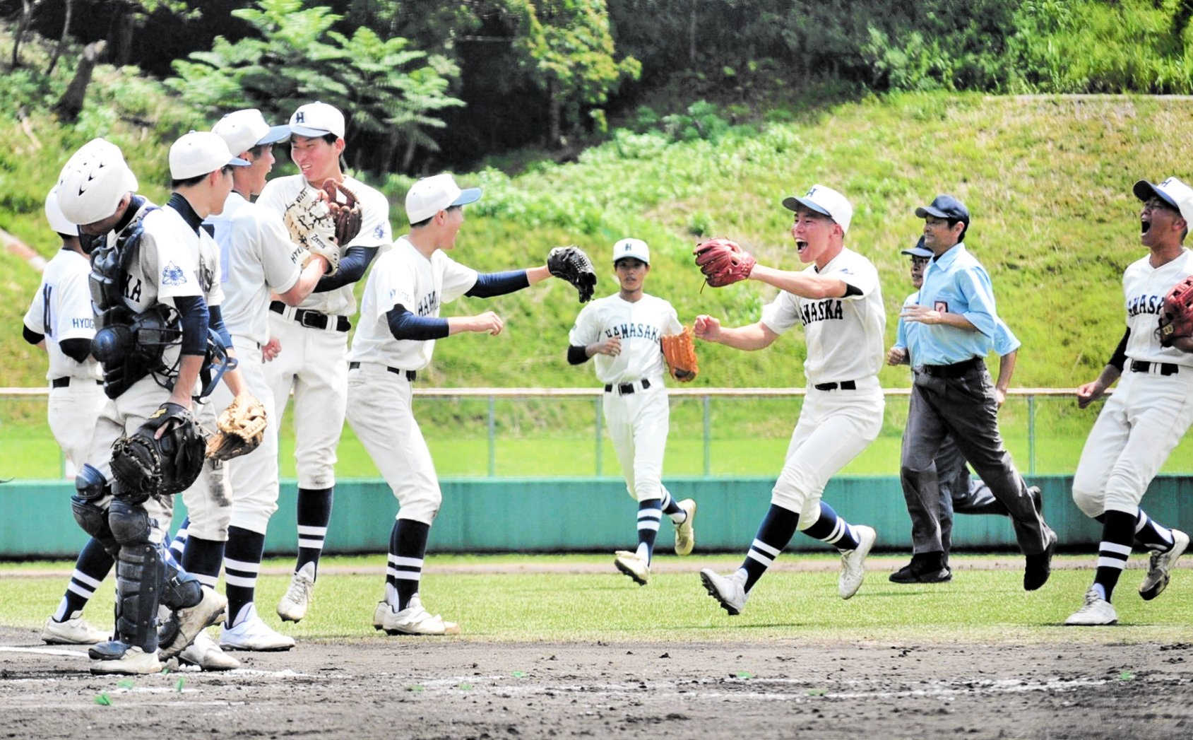 兵庫県高校野球史 平成元年～平成5年(釜内和夫／他) / 文生書院
