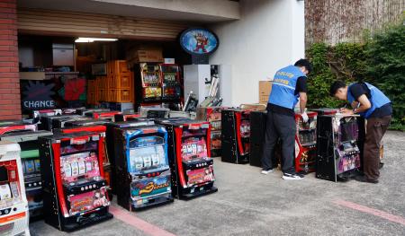 「機械屋」か、２６歳男逮捕 川崎の賭博店にパチスロ販売容疑