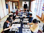 思い込め書き初め 丁寧に納得の清書 浜村、新年抱負の寄せ書きも