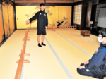 プロさながら 障壁画を解説 香住・大乗寺で学習成果披露 「トライやる・ウイーク」香住一中の2人