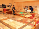 歴史や役割を伝える 特別資料展「鳥取と新聞」開幕 県立図書館