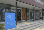 保護者対応は最初の相談から支援まで学校外の専門スタッフが担当します
