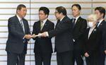 拉致対策事務局長に河野氏