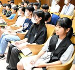 民主主義の一端に触れる 久米小児童、市議会傍聴
