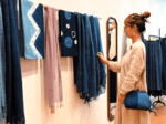 藍色シャツなど100点 鳥取でちずぶるー展示販売会