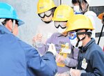 電気自動車、鉄のリサイクル、水質検査 部品工場で学ぶSDGs TVCがこどもスクール