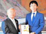 日本損保協会が反射シール寄贈 県交通対策協議会に