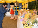 水木しげるさんしのぶ 命日に「ゲゲゲ忌」 関係者や観光客が献花