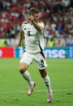 サッカー、地元ドイツが1位通過