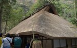 美しい「かやぶき」復活 智頭・みたき園 屋根修理が完了