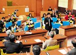水木しげるさんの生誕102年祝う 境港市議会議場でミニコンサート