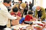 笛や万華鏡など制作 子どもらと手づくり教室