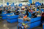 米小売大手、食品値下げ相次ぐ