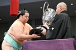 琴桜初V 来場所綱とり 大相撲九州場所 相星の豊昇龍下す