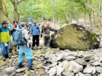 当時の信仰思いはせ 専門家が現地説明会 三朝・神倉後ロ山遺跡