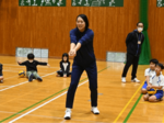 元日本代表の大山加奈さんが指導 関金小でバレーボールスクール