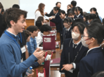 日本の高校生と親交深める 米バーモント州の青少年交流団が鳥取西高訪問