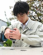 鳥取工高生徒が産廃回収箱新調 鳥取産業体育館に製作