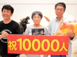 入館者1万人突破 円形劇場の「怪獣劇場」