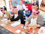 ズームアップ 浜坂と香住で「カニまつり」 旬の味覚を堪能