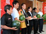 知事「大々的に売り出す」 「鳥取すいか」 生産者が県庁訪問