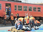 踏切事故想定し合同訓練 実際の車両使いJRと県警、消防