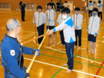 銃剣道の特別授業 県連盟が1年生を指導 米子北斗高