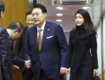 大統領妻の不正疑惑、捜査本格化