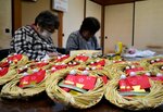 思い込めて丁寧に 「流しびな」向け制作ピーク 用瀬