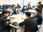 新入行員36人が情報収集を学ぶ 鳥銀で本紙新聞講座