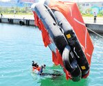 海難事故生き抜く 浜坂で講習会 漁業関係者ら技能学ぶ